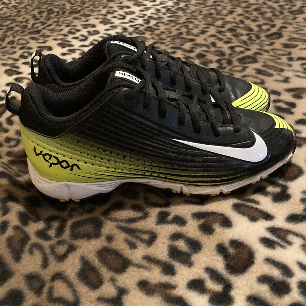 GUC NIKE Cleats Boys Big Boys Size 2.5 NIKE VAPOR BASEBALL CLEATS